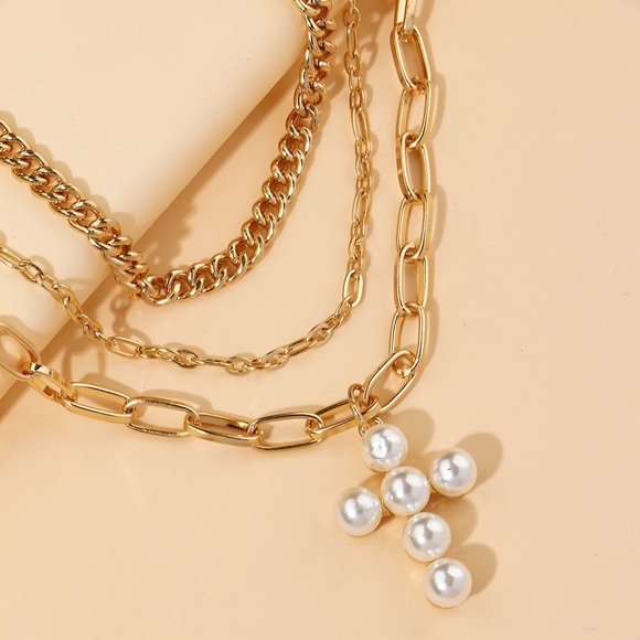 3/$30 💛 Faux Pearl Chain Layered Necklace - Picture 4 of 4